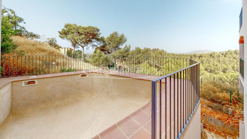 Foto 56ad344f-697b-45cd-99d7-ffc35c0441c4. Casa  a estrenar con piscina en venta en urbanización residencial , a 3 min del centro ciudad en Begur