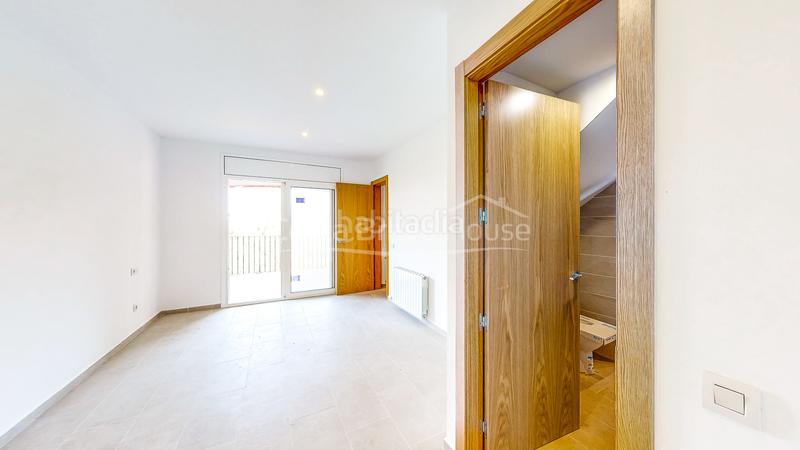 Foto 698aa5b0-eacc-47d1-b452-862e435f542a. Casa  a estrenar con piscina en venta en urbanización residencial , a 3 min del centro ciudad en Begur