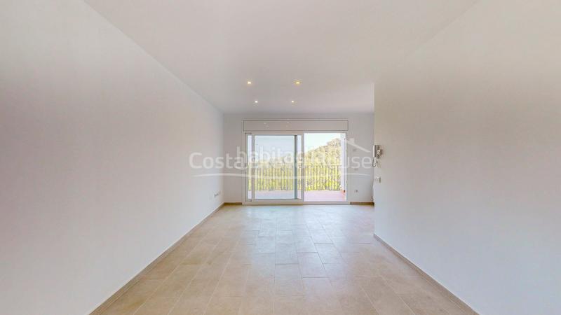 Foto 6f34e472-0dbc-4f27-9a5c-516dcd8383b6. Casa  a estrenar con piscina en venta en urbanización residencial , a 3 min del centro ciudad en Begur