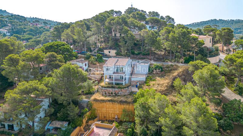 Foto 7be8fa12-4bcb-4b42-8012-92a26379c9e5. Casa  a estrenar con piscina en venta en urbanización residencial , a 3 min del centro ciudad en Begur