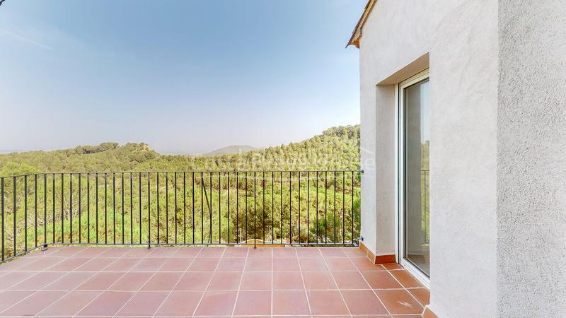 Foto 7f499666-b17f-4149-9d22-d77e28c052ad. Casa  a estrenar con piscina en venta en urbanización residencial , a 3 min del centro ciudad en Begur