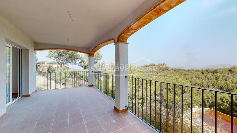 Foto 82e743b0-4a9d-4bd0-9423-aee99d037745. Casa  a estrenar con piscina en venta en urbanización residencial , a 3 min del centro ciudad en Begur