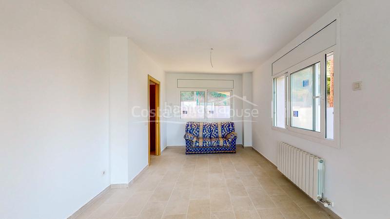 Foto aee81c2a-4e97-4459-a50c-adc394b47698. Casa  a estrenar con piscina en venta en urbanización residencial , a 3 min del centro ciudad en Begur
