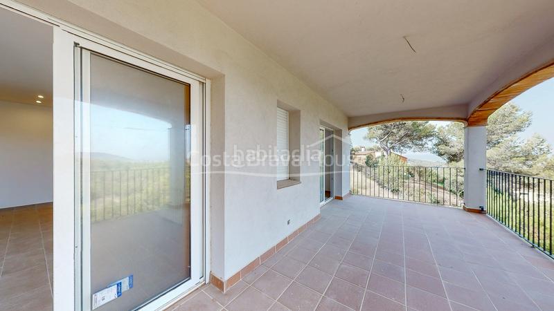 Foto ce89b665-ba99-4b3e-a96e-118102fb15a7. Casa  a estrenar con piscina en venta en urbanización residencial , a 3 min del centro ciudad en Begur
