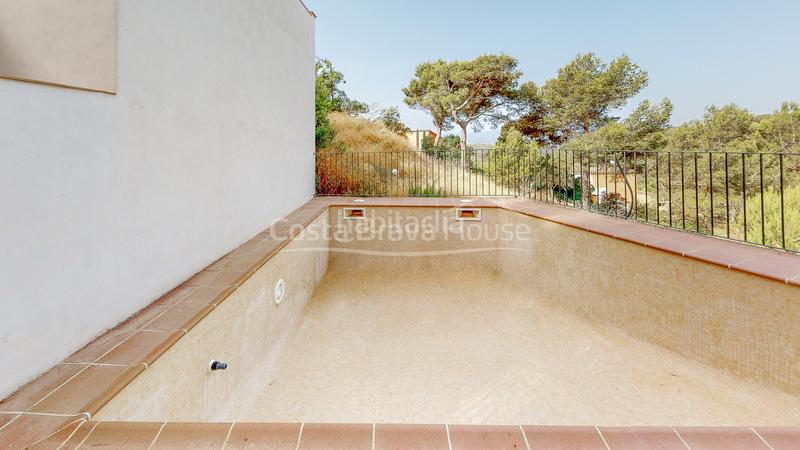 Foto d0566f30-1bd0-4ecd-a960-3fcb68a65fec. Casa  a estrenar con piscina en venta en urbanización residencial , a 3 min del centro ciudad en Begur