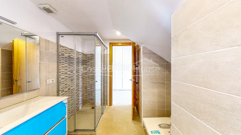 Foto e88aae48-7518-445b-bf18-533d00cbf125. Casa  a estrenar con piscina en venta en urbanización residencial , a 3 min del centro ciudad en Begur