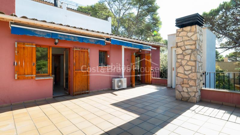 Foto 26ef95c1-c110-4061-9aaf-2c54cf395732. Casa adosada casa con garaje en venta , a menos de 5 min a pie de la playa en Tamariu