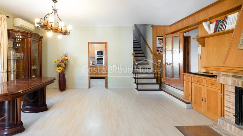 Foto b3509dd3-8b31-4fbf-af7b-571fb5151ef8. Casa adosada casa con garaje en venta , a menos de 5 min a pie de la playa en Tamariu