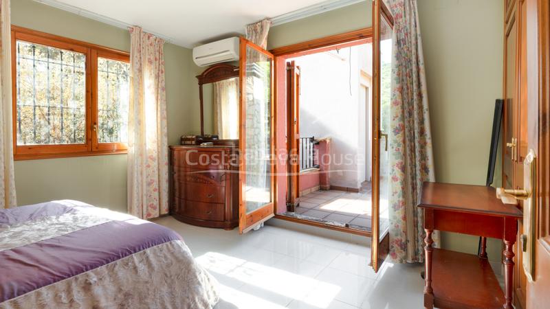 Foto f2e4dd32-8c44-4969-965a-717d23bb5100. Casa adosada casa con garaje en venta , a menos de 5 min a pie de la playa en Tamariu