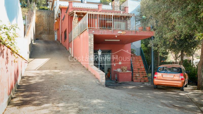Foto fb075c20-d7a4-4675-930a-64ed61727163. Casa adosada casa con garaje en venta , a menos de 5 min a pie de la playa en Tamariu