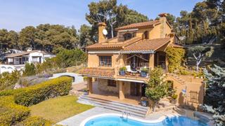 Haus  Illa negra. Villa mediterránea en venta con piscina y gran jardín en aigua x