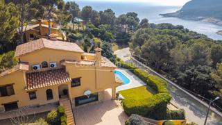 Maison  Illa negra. Villa mediterránea en venta con piscina y gran jardín en aigua x