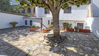 Masia  De santa reparada. Casa reformada en venta en begur, en una tranquila ubicación a 3