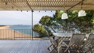 Maison  Illa roja. Exclusiva villa de lujo a unos pasos de la playa, entre begur y