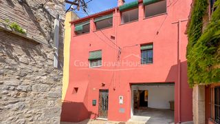 Casa  Carrer de la muntanya. Casa de pueblo en ull en venta: oportunidad de combinar la vida