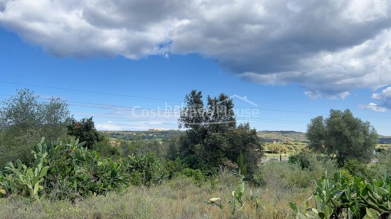 Foto 0df0014c-5142-4738-aee4-b0bbd4d87ea0. Terrain résidentiel dans Mont-ras