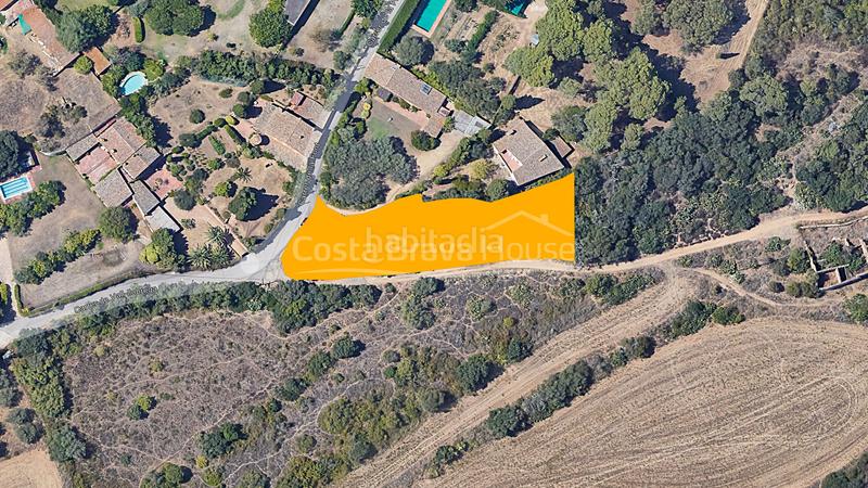 Foto a2b18e2a-f529-4345-8e0b-06b397e60f4d. Terrain résidentiel dans Mont-ras