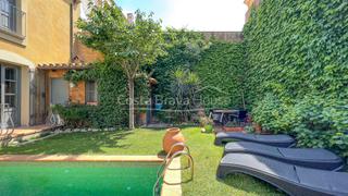 Masia a Centre. Casa señorial del año 1900 restaurada en venta en palafrugell, a