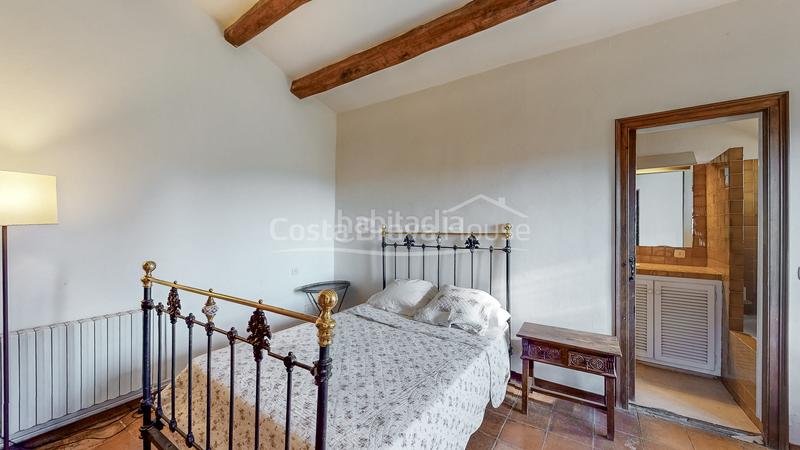 Foto 2eb5dde3-fb4d-4ebd-8d33-b819e4ef8d30. Masía acogedora casa de campo renovada con gusto en venta en montrás en Mont-ras