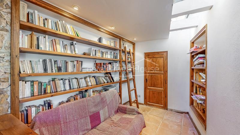 Foto 4ac81b86-aa57-4a3d-8356-5773797bfe3e. Masía acogedora casa de campo renovada con gusto en venta en montrás en Mont-ras