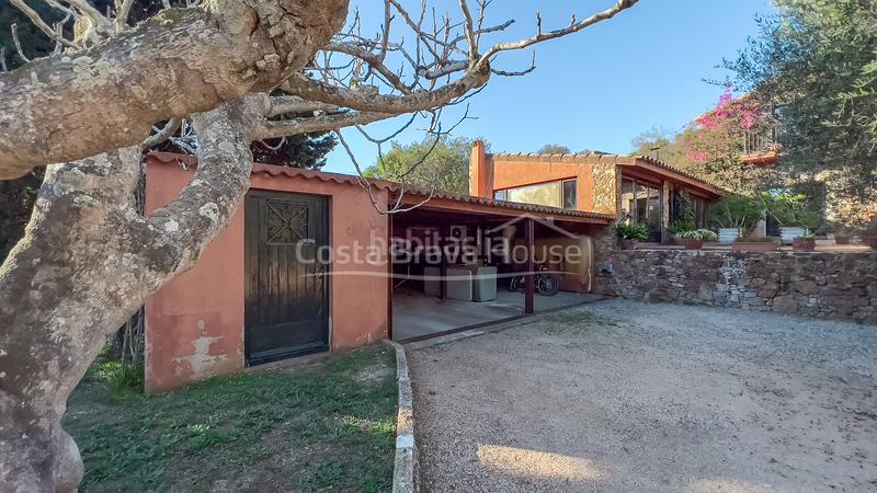 Foto 8128aa83-6121-4b66-b35d-41ded15c1409. Masía acogedora casa de campo renovada con gusto en venta en montrás en Mont-ras