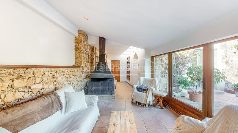 Foto ae2eaf91-79f9-4d9d-991c-9cc9966492b6. Masía acogedora casa de campo renovada con gusto en venta en montrás en Mont-ras