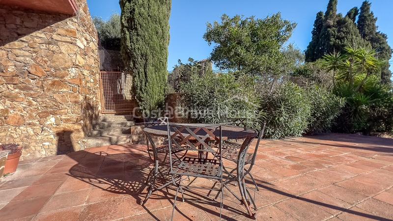 Foto eb1246f0-f0f1-4bee-a77a-d8311ee5b85e. Masía acogedora casa de campo renovada con gusto en venta en montrás en Mont-ras