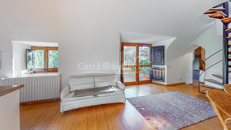 Foto f81720f4-09a8-4cb3-b265-2fc52f05d09d. Masía acogedora casa de campo renovada con gusto en venta en montrás en Mont-ras