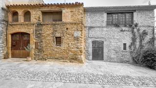 Masia  Plaça de les voltes. Casa histórica en el corazón de peratallada para reformar, con p