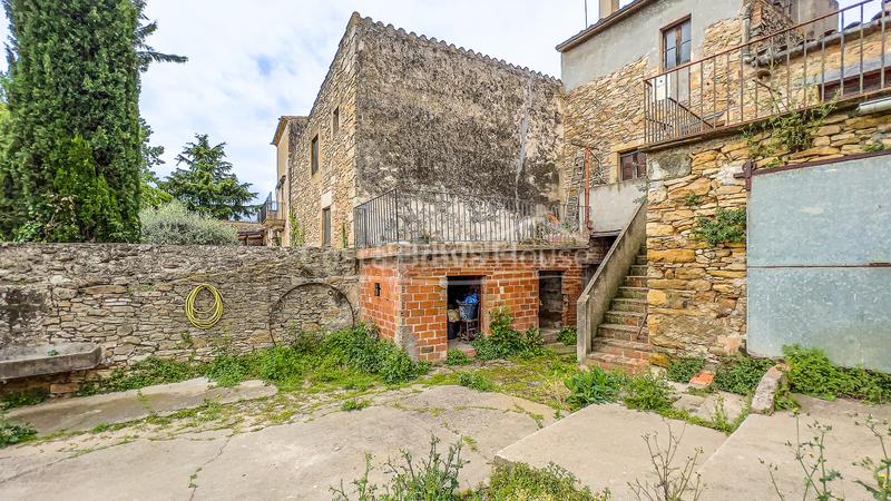 Foto 16207fc5-59a2-46e3-80b7-9f23a941ccc8. Masia amb aparcament a Forallac