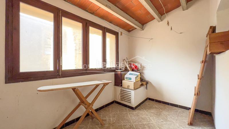 Foto a91ee321-f533-406c-9f89-50fdab3b8f5b. Masia amb aparcament a Forallac