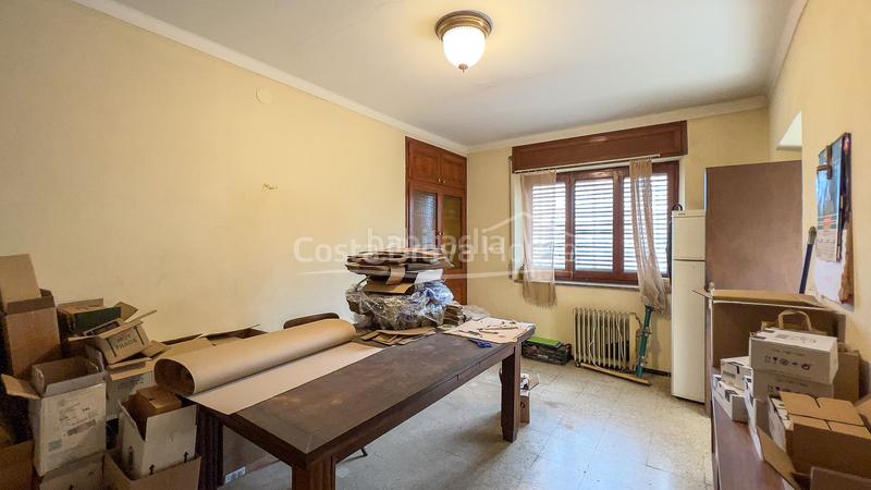 Foto ec6cdba6-ac98-48c9-af5b-b89458da6935. Masia amb aparcament a Forallac