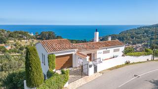 Casa  Carretera de la platja del racó. Exclusiva casa mediterránea en venta en sa riera, begur, con vis