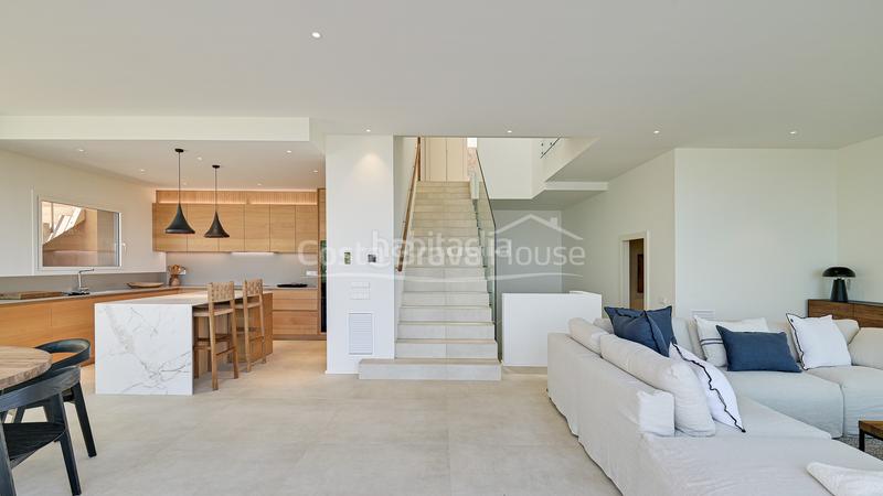 Foto 0ab79fe0-edbc-4cc2-9433-e77d85517849. Casa moderna casa de diseño en venta sa riera, con impresionantes vistas al mar y piscina en Begur