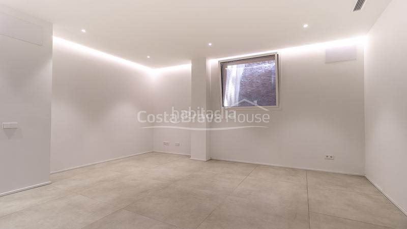 Foto 0c6e7a1d-321d-45df-a1c2-4a8d2a0be622. Casa moderna casa de diseño en venta sa riera, con impresionantes vistas al mar y piscina en Begur