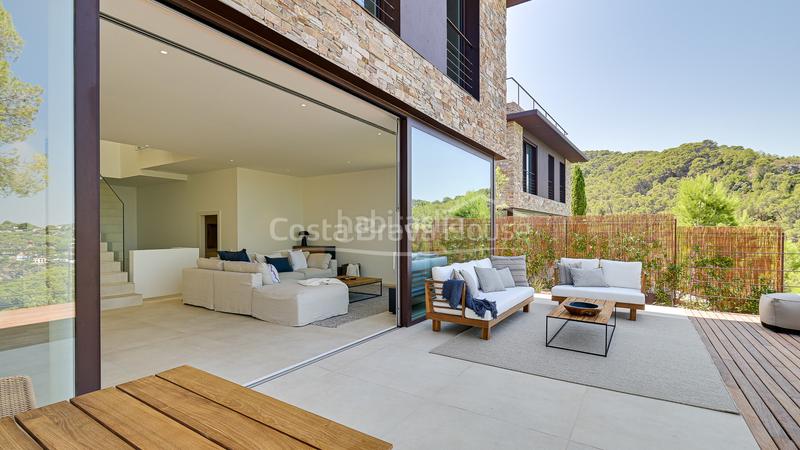 Foto 21a110aa-6a74-40c3-ae7d-f61440218901. Casa moderna casa de diseño en venta sa riera, con impresionantes vistas al mar y piscina en Begur
