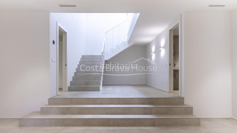 Foto 43202dcf-8153-466d-bad8-00385393d7e4. Casa moderna casa de diseño en venta sa riera, con impresionantes vistas al mar y piscina en Begur