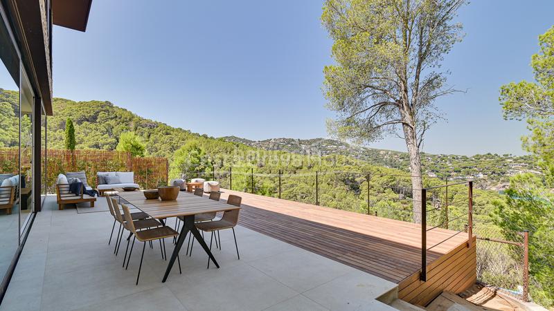 Foto 52e7413b-42c4-43d3-a5b8-b8b919965da7. Casa moderna casa de diseño en venta sa riera, con impresionantes vistas al mar y piscina en Begur