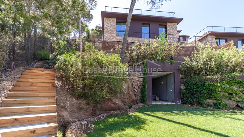 Foto 566a526a-b07c-47d1-96dc-e8c100f67281. Casa moderna casa de diseño en venta sa riera, con impresionantes vistas al mar y piscina en Begur