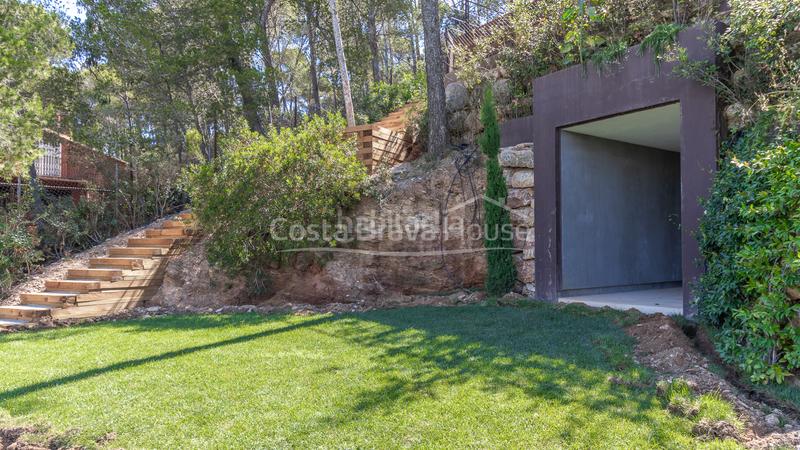 Foto 68050aaf-fccb-41b7-abc6-ce21014c5e61. Casa moderna casa de diseño en venta sa riera, con impresionantes vistas al mar y piscina en Begur