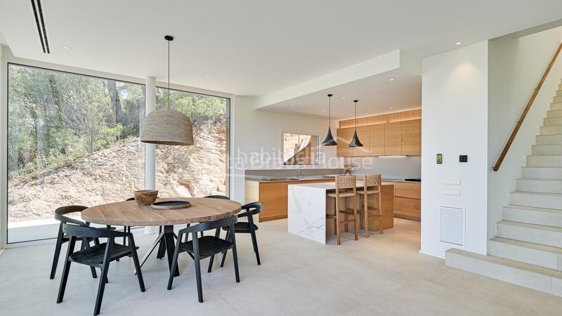 Foto 6ab91d5d-043a-442c-88a2-544d950f5fc6. Casa moderna casa de diseño en venta sa riera, con impresionantes vistas al mar y piscina en Begur