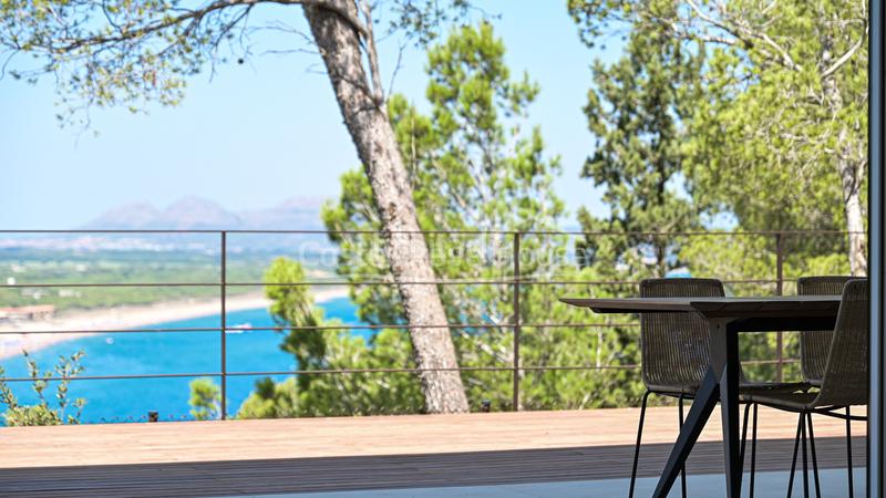 Foto a9868fd8-a602-479a-965f-cd5de07ca33b. Casa moderna casa de diseño en venta sa riera, con impresionantes vistas al mar y piscina en Begur