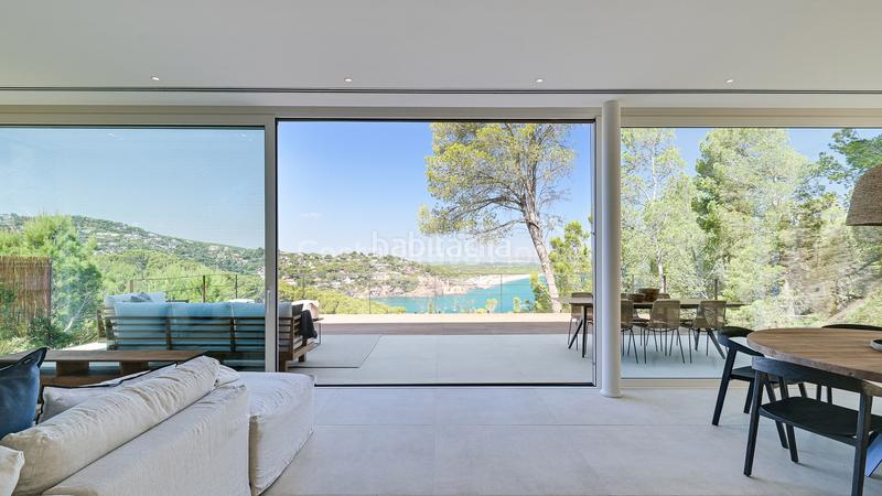 Foto b7a0a763-e1e6-4a6a-bc1f-98311d9dd29d. Casa moderna casa de diseño en venta sa riera, con impresionantes vistas al mar y piscina en Begur