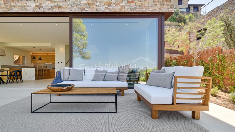 Foto b802c8ea-8f73-4e0a-9abe-20e07e9541a7. Casa moderna casa de diseño en venta sa riera, con impresionantes vistas al mar y piscina en Begur