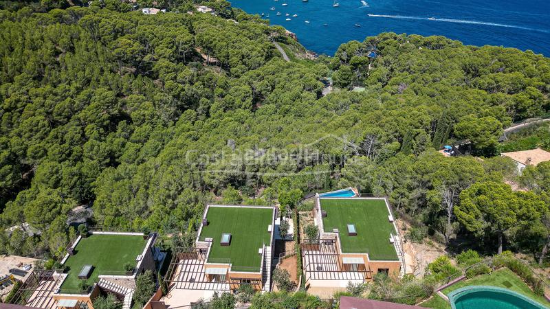 Foto b8ff56bf-eba3-42ab-b8d1-0dfcbab5a247. Casa moderna casa de diseño en venta sa riera, con impresionantes vistas al mar y piscina en Begur