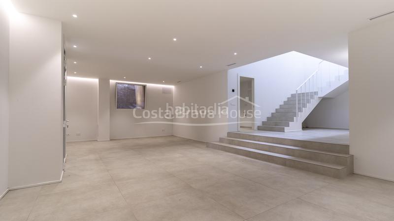 Foto c26eeb37-659b-498d-83da-c5a43dbe040a. Casa moderna casa de diseño en venta sa riera, con impresionantes vistas al mar y piscina en Begur