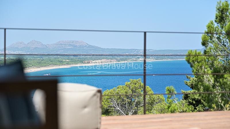 Foto d9c23f52-6ed8-4d6c-9a98-f9ef075934a8. Casa moderna casa de diseño en venta sa riera, con impresionantes vistas al mar y piscina en Begur
