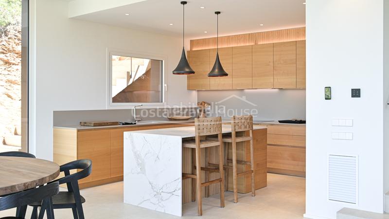 Foto f17ab052-af1a-405b-b7da-ac7f5101421d. Casa moderna casa de diseño en venta sa riera, con impresionantes vistas al mar y piscina en Begur
