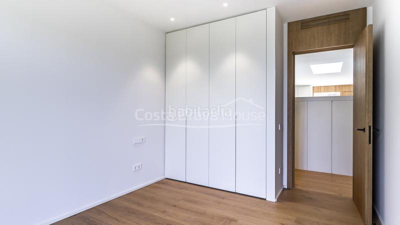 Foto f4432ee9-b3d2-4056-b503-36b3db48a3c4. Casa moderna casa de diseño en venta sa riera, con impresionantes vistas al mar y piscina en Begur