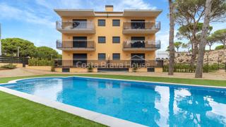 Apartament  Urbanitzacio arenals de mar. Moderno apartamento de 3 dormitorios en venta en pals, a 10 minu
